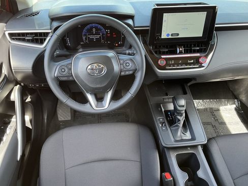 Used 2026 Toyota Corolla Cross LE FWD image 10