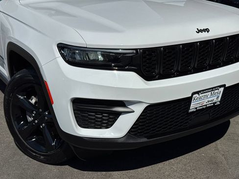 Certified 2024 Jeep Grand Cherokee Altitude AWD/4WD image 6