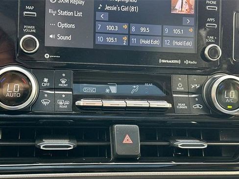 Used 2022 Toyota Highlander XLE image 22