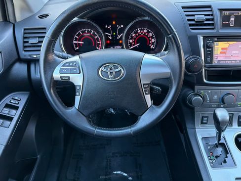 Used 2013 Toyota Highlander SE image 16