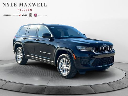 New 2025 Jeep Grand Cherokee Laredo image 2