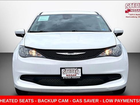 Used 2023 Chrysler Voyager LX image 2