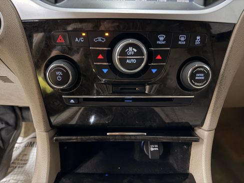 Used 2014 Chrysler 300 image 19