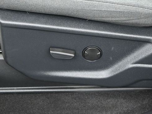 Used 2023 Ford F150 Lightning XLT image 12