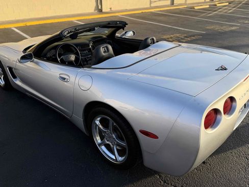 Used 2001 Chevrolet Corvette Convertible w/ Preferred Equipment Group2 RWD image 12