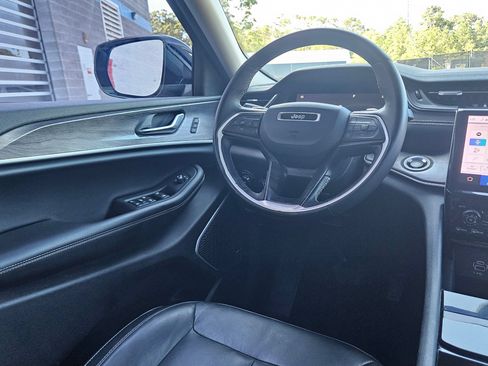 Used 2022 Jeep Grand Cherokee Limited RWD image 9
