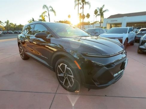 New 2026 Chevrolet Equinox EV LT image 2