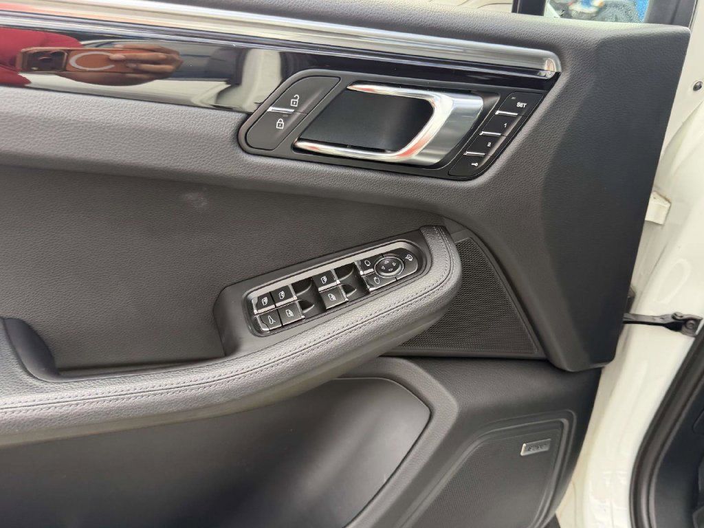 Used 2022 Porsche Macan AWD/4WD image 27