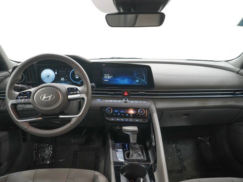 Used 2025 Hyundai Elantra SEL FWD image 14