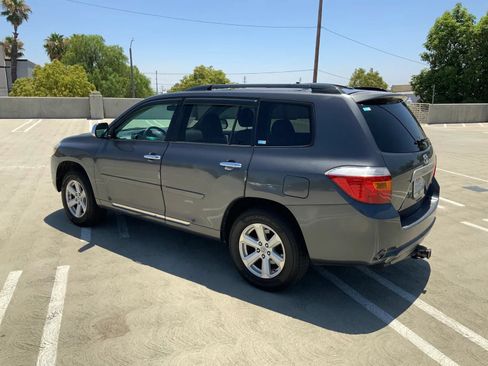 Used 2010 Toyota Highlander SE AWD/4WD image 5