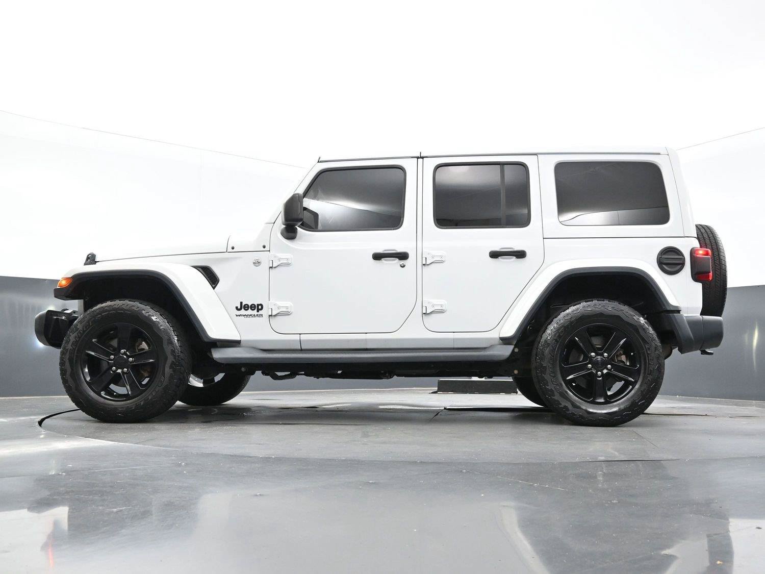 Used 2020 Jeep Wrangler Unlimited Sahara AWD/4WD image 38
