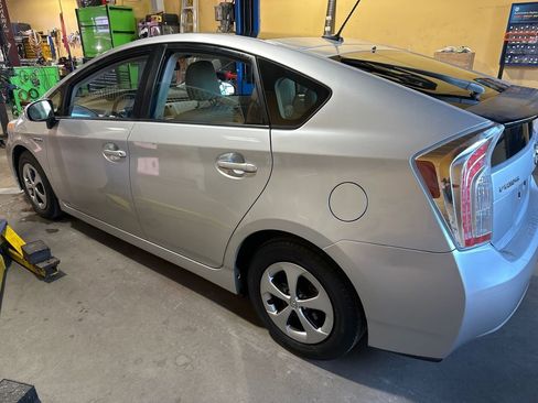 Used 2013 Toyota Prius Four w/ Deluxe Solar Roof Pkg image 5