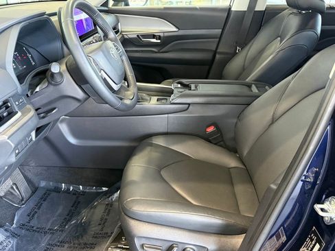 Used 2025 Toyota Grand Highlander FWD image 19