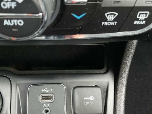 Used 2021 Jeep Cherokee Limited AWD/4WD image 33
