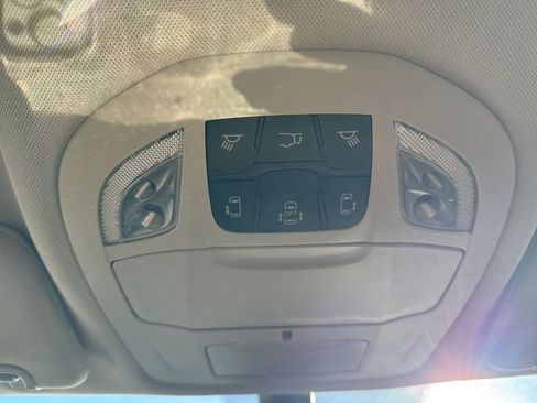 Used 2024 Chrysler Pacifica Touring-L FWD image 10