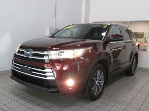 Used 2019 Toyota Highlander XLE image 18