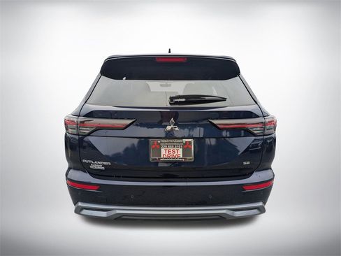 New 2025 Mitsubishi Outlander SE image 4
