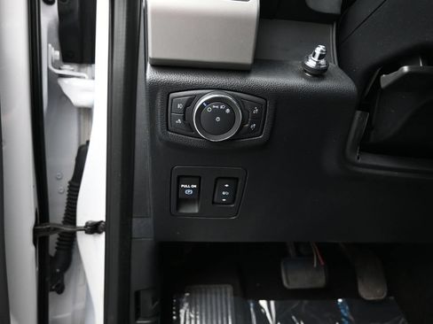 Used 2019 Ford F150 Lariat w/ Trailer Tow Package RWD image 12