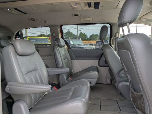 Used 2010 Chrysler Town & Country Touring image 30