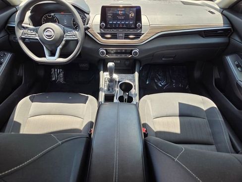 Used 2024 Nissan Altima 2.5 SV FWD image 16