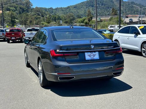 Used 2022 BMW 740i RWD image 3