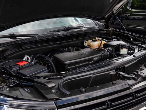 Used 2023 Chevrolet Suburban RST w/ Sport Performance Package AWD/4WD image 33