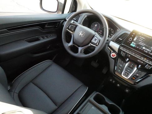 Used 2026 Honda Odyssey Touring image 9