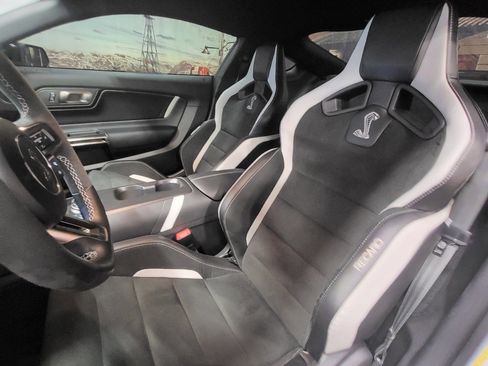 Used 2022 Ford Mustang Shelby GT500 w/ Carbon Fiber Track Pack image 16