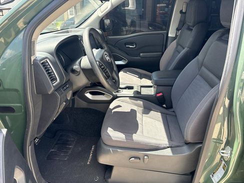 Used 2023 Nissan Frontier SV RWD image 9