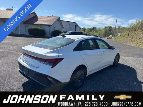 Used 2024 Hyundai Elantra SEL FWD image 6