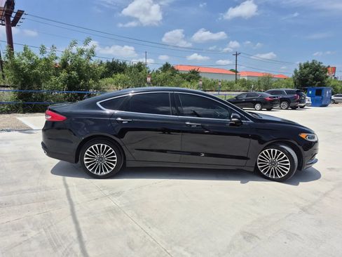 Used 2018 Ford Fusion SE w/ Fusion SE Technology Package FWD image 5