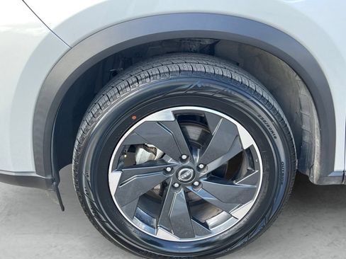 Used 2024 Nissan Rogue SV FWD image 23