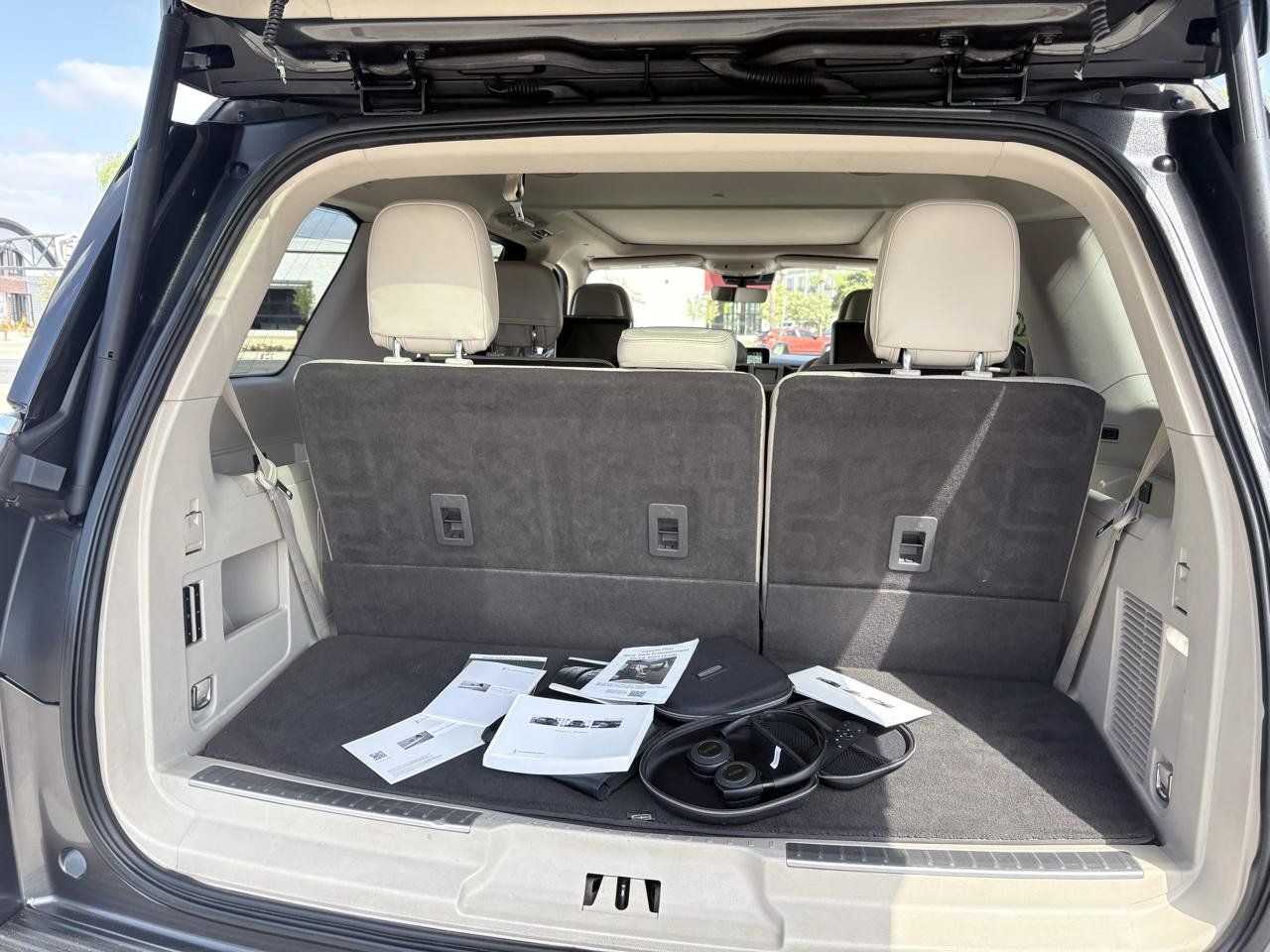 Used 2018 Lincoln Navigator Select w/ Technology Package RWD image 12
