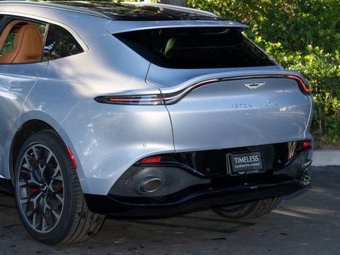 Used 2021 Aston Martin DBX image 24