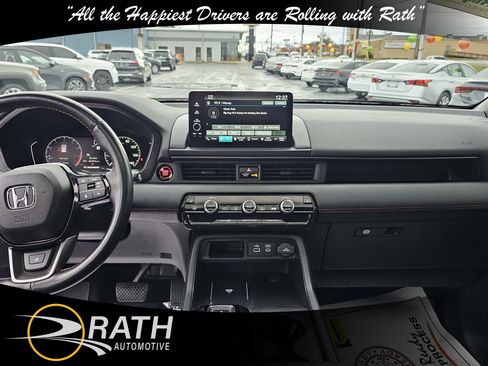 Used 2024 Honda Pilot TrailSport image 13