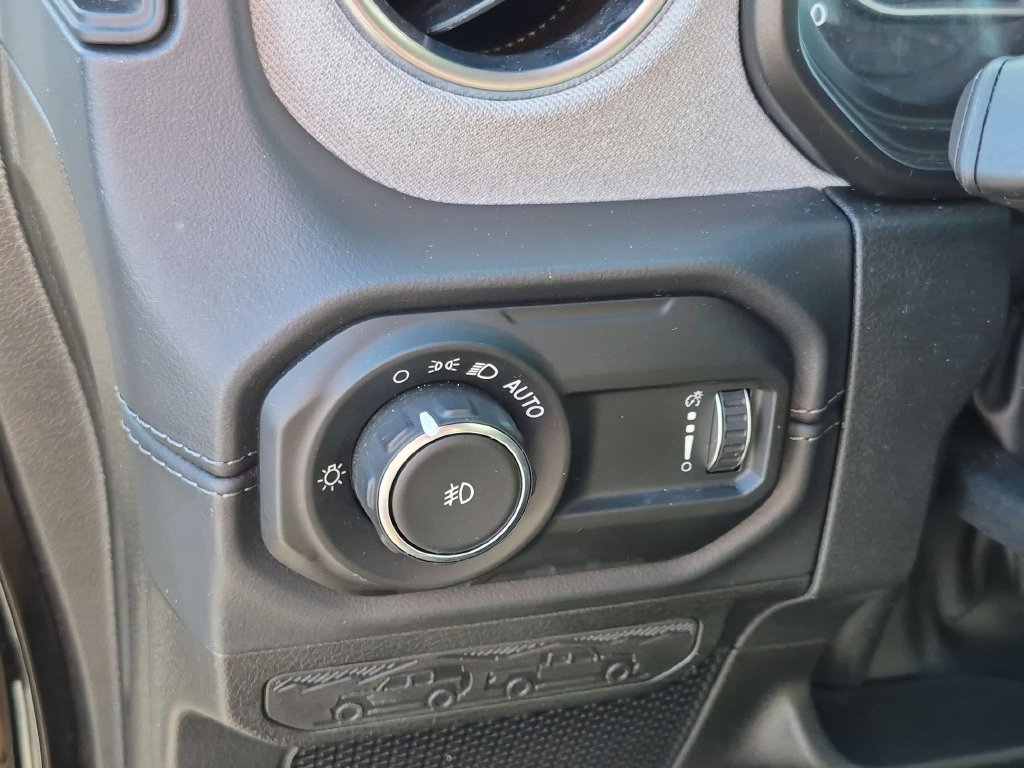 Certified 2026 Jeep Wrangler Unlimited Sahara AWD/4WD image 12