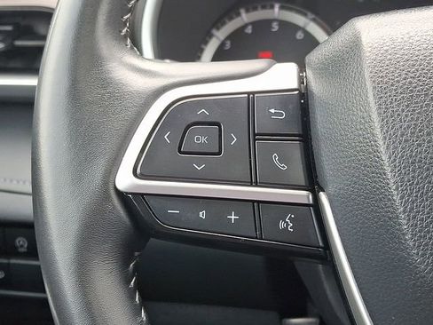 Used 2024 Toyota Highlander XLE image 23