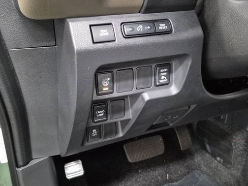 Used 2022 Nissan Frontier SV image 21