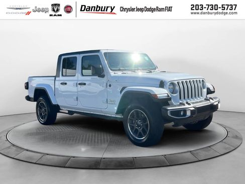 Certified 2023 Jeep Gladiator Overland image 1