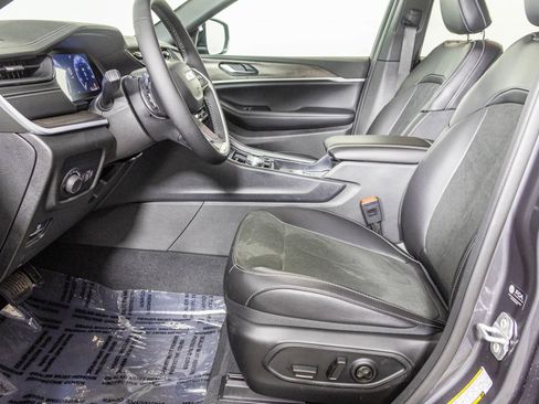 New 2026 Jeep Grand Cherokee Altitude image 25