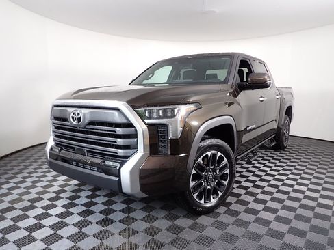 Used 2025 Toyota Tundra Limited AWD/4WD image 2