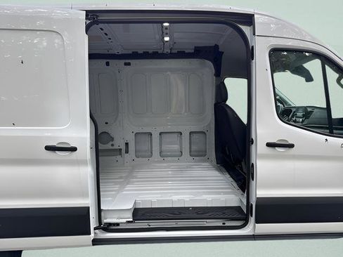 New 2025 Ford Transit 150 148 Medium Roof RWD image 17