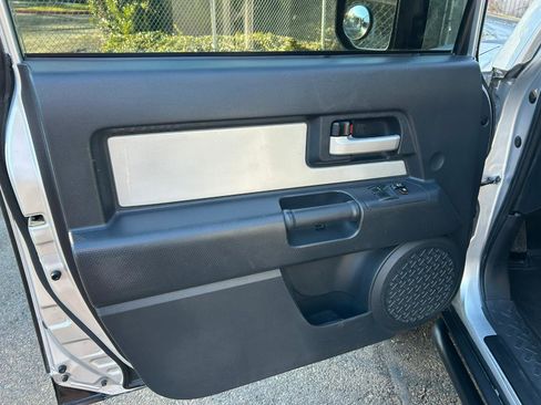 Used 2008 Toyota FJ Cruiser 4WD AT image 9