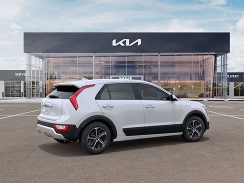 New 2025 Kia Niro LX image 7