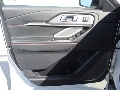 Used 2025 Ford Explorer ST AWD/4WD image 17