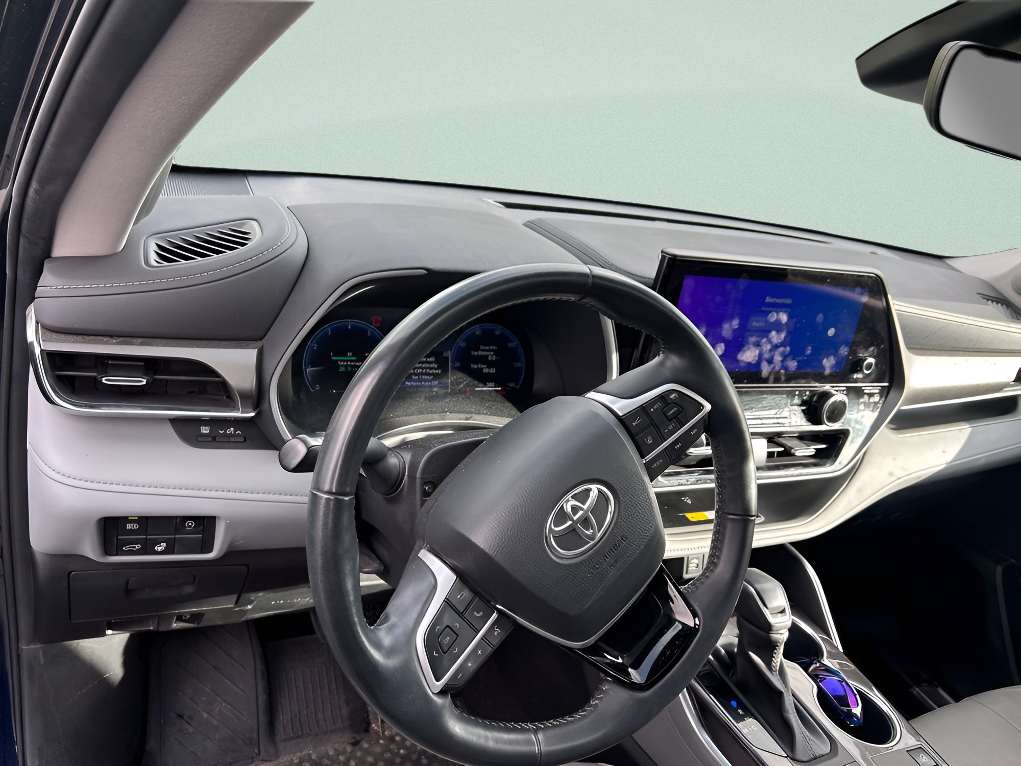 Used 2024 Toyota Highlander Limited AWD/4WD image 23