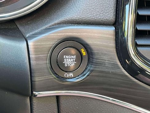 Used 2021 Jeep Grand Cherokee Limited AWD/4WD image 25