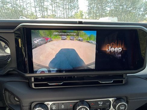 Used 2025 Jeep Wrangler Unlimited Sahara w/ Safety Group AWD/4WD image 33