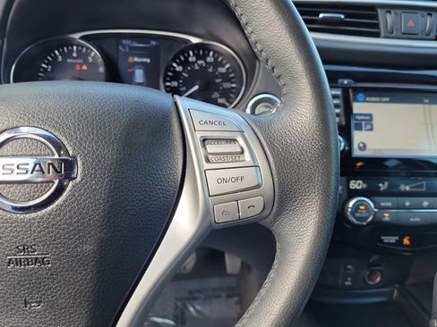 Used 2016 Nissan Rogue SL w/ SL Premium Package FWD image 24