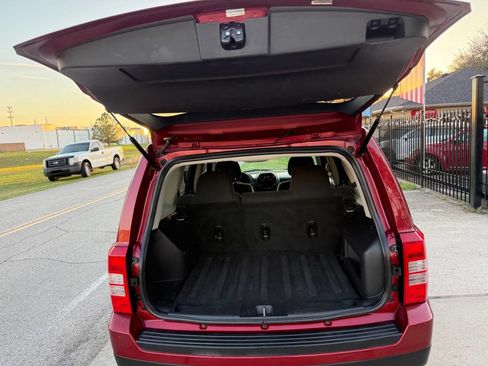 Used 2017 Jeep Patriot Sport image 19